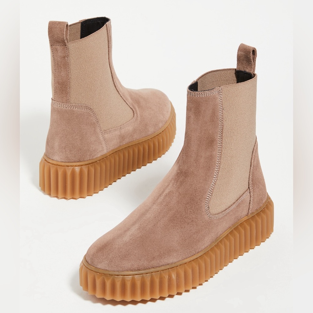 Voile Blanche Women’s Chelsea Boots - Lug Sole Suede, Size 6